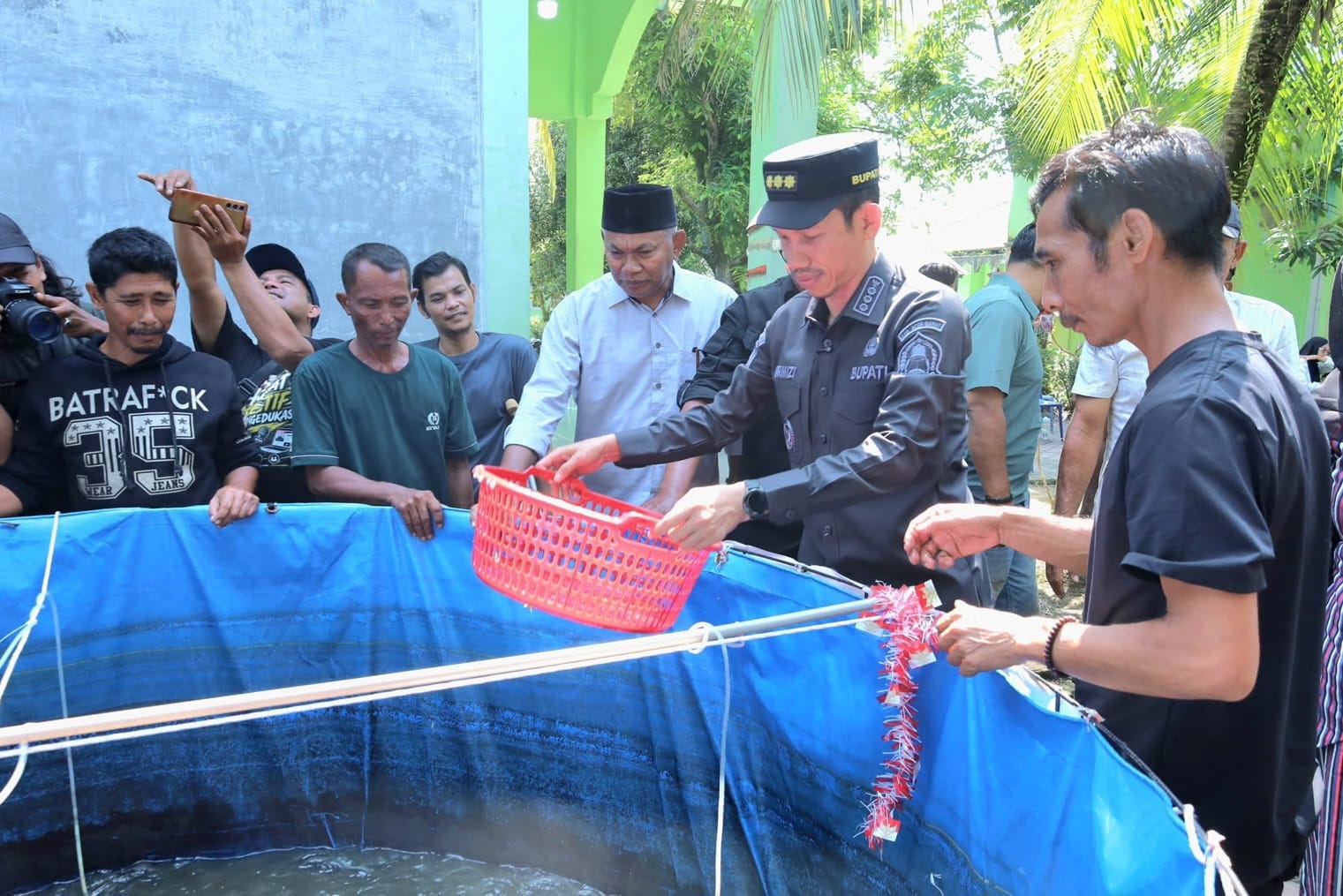 Panen Lele Perdana, Disabilitas Aceh Barat Buktikan Mampu Mandiri Secara Ekonomi