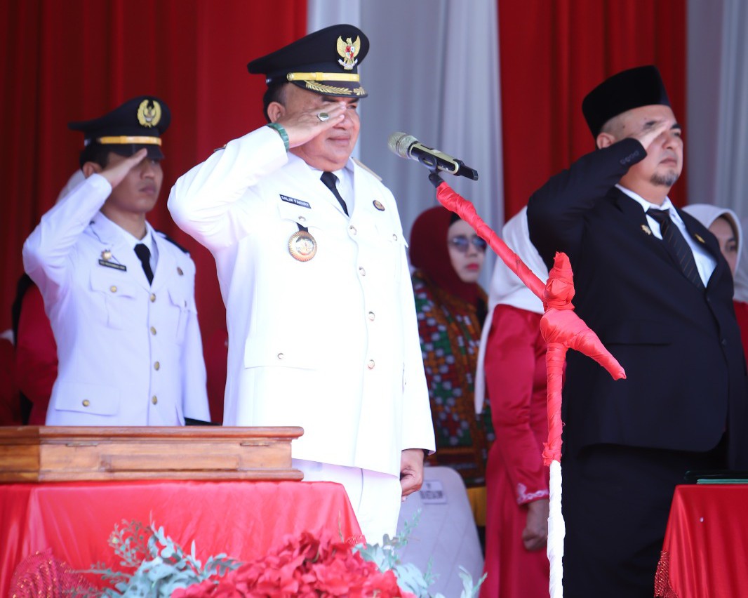 Bupati Salim Fakhry Santuni 32 Veteran di Puncak HUT RI ke-81